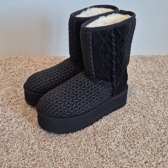 UGG CLASSIC SHORT VILLA KNIT BLACK PLATFORM BOOTS US 9 - Picture 1 of 7